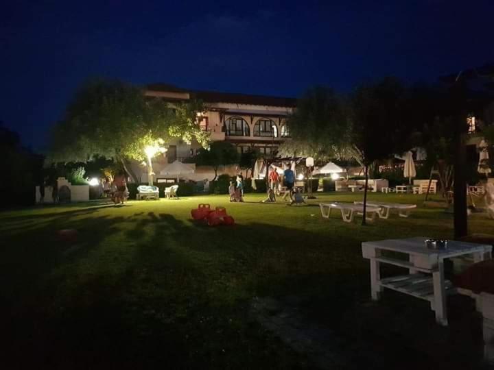 Hotel Papanikolaou Ієрісос Екстер'єр фото