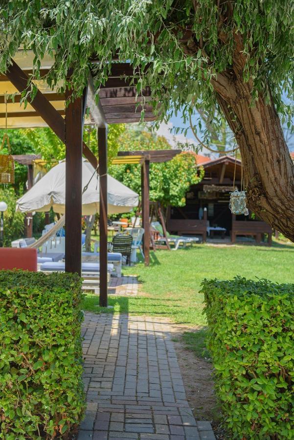 Hotel Papanikolaou Ієрісос Екстер'єр фото