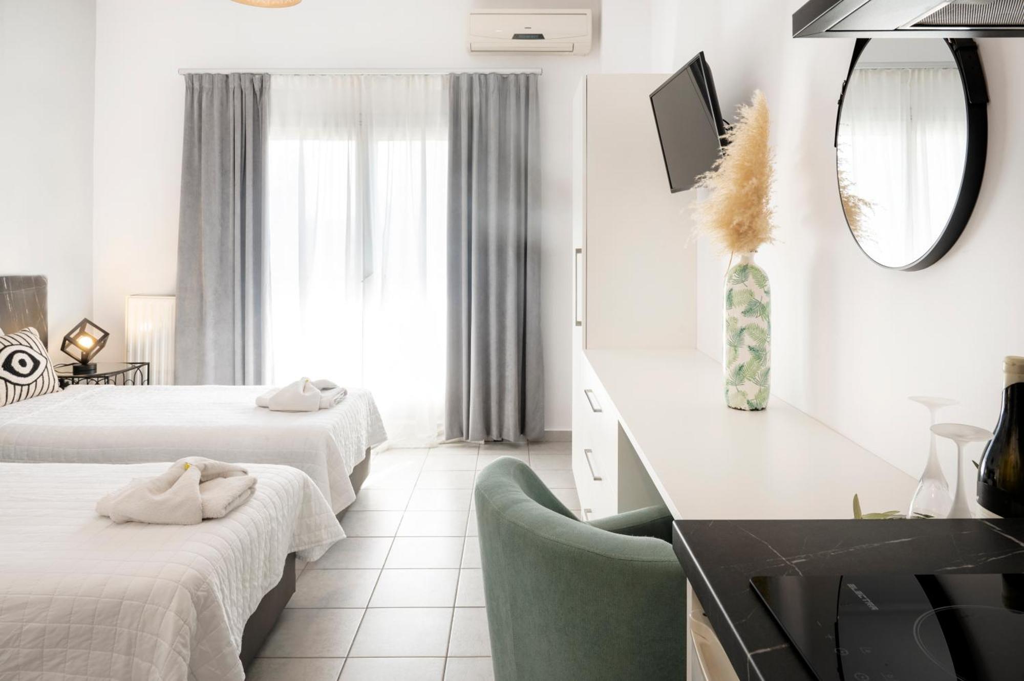 Hotel Papanikolaou Ієрісос Екстер'єр фото